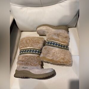 Dingo Mid Calf Beige Faux Fur Winter Boots Woman's 7